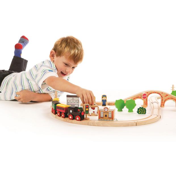 Circuit de train en bois - en 8 - TGV, HAPE  La Boissellerie Magasin de  jouets en bois et jeux pour enfant & adulte